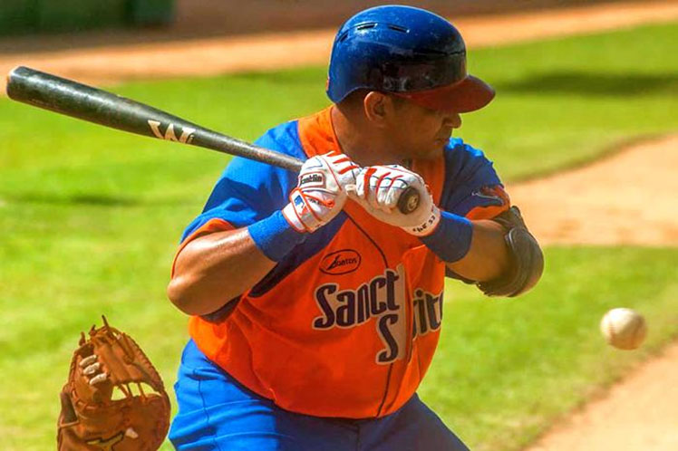 Cuban Major League Baseball player proud to play in the Classic - Prensa  Latina