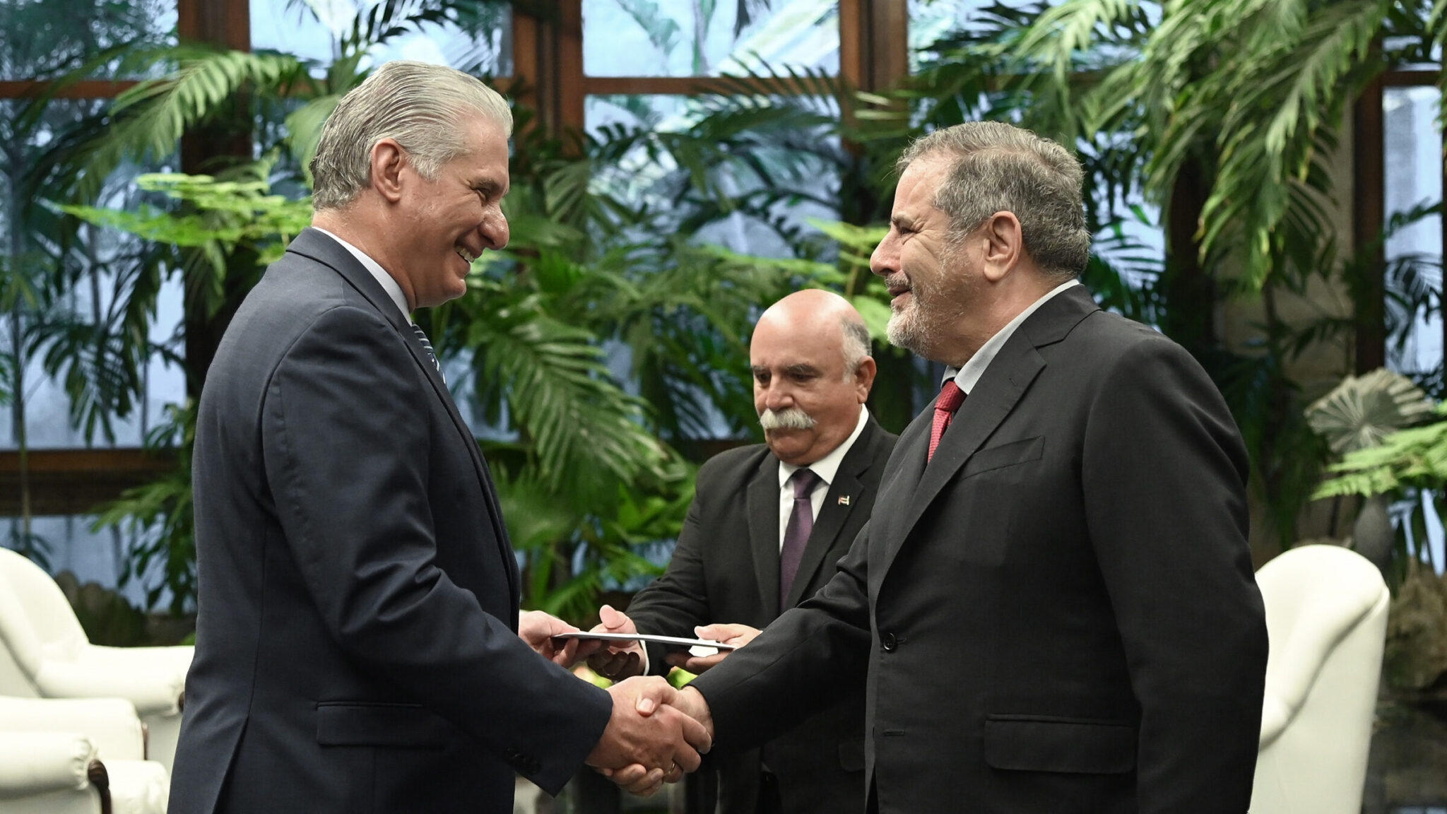 Recibe Díaz Canel cartas credenciales de nuevos embajadores en Cuba