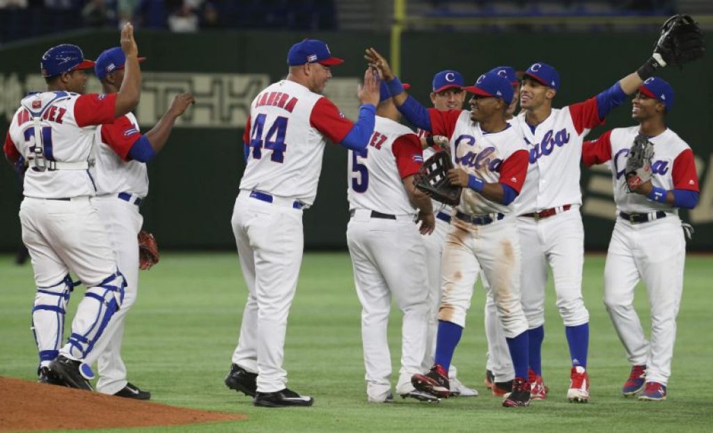 China's Bruce Chen holds Cuba scoreless in WBC