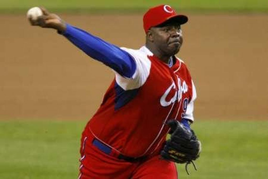 Cuban aces Luis Tiant, Pedro Luis Lazo will throw out first pitch