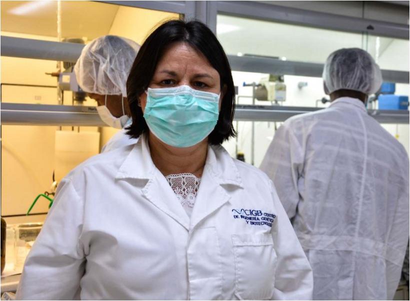 La experta Hilda Garay Pérez es la jefa del Grupo de Péptidos Sintéticos de la Dirección de Investigaciones Biomédicas del CIGB. (Foto: Diana Inés Rodríguez
