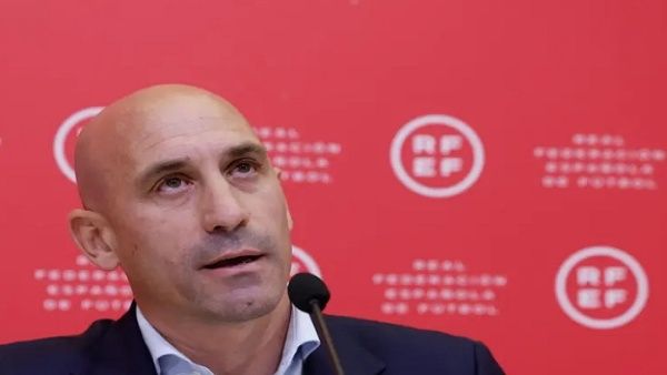 Fifa Confirma Tres A Os De Suspensi N Al Espa Ol Luis Rubiales Cuba Si