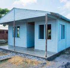 Viviendas, consultorio médico, bodega y escuela, se construyen para los damnificados del huracán Ian en la comunidad El Sitio, en Pinar del Río, a casi cuatro meses que se vieran afectados por el paso de este fenómeno meteorológico. Fotos de /Rafael Fernández Rosell / ACN. Pinar del Río se recupera