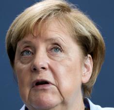 La canciller alemana, Angela Merkel, permitirá a Rusia completar la construcción de su gasoducto, a pesar de la condena por parte de la OTAN, indican fuentes de Bloomberg. Foto: Reuters.
