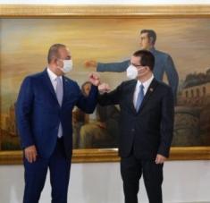 El canciller Arreaza informó que durante la visita de su colega turco Mevlüt Çavuşoğlu se revisaron temas de orden bilateral. Foto: @CancilleriaVE