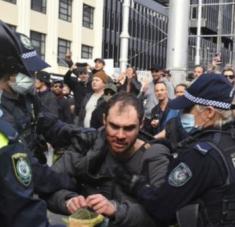 Las manifestaciones también se repetieron en Melbourne, donde seis personas fueron detenidas, según informaron fuentes policiales. Foto: Twitter @noticias4vision