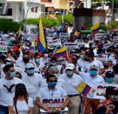 Desde el 28 de abril miles de colombianos se mantienen protestando contra la agenda neoliberal de Iván Duque que afecta a millones de ciudadanos. Foto: EFE
