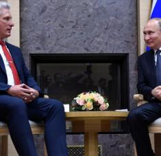 El presidente de Rusia, Vladimir Putin, se reúne con su homólogo cubano, Miguel Díaz-Canel, en Moscú, 29 de octubre de 2019. Foto: AFP