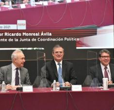 Ebrard, (al centro), reiteró la necesidad de un bloque regional no intervencionista