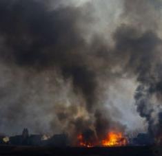 Se estima que al menos 991 casas se quemaron debido a los incendios que comenzaron el jueves pasado. Foto: Getty Images