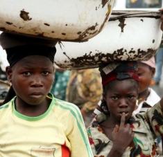 Los niños sufren consecuencias físicas y psicológicas que perdurarán de por vida. Foto: EFE