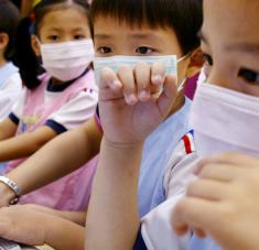 El sector de las clases privadas en línea, que vivió un gran auge a raíz de la pandemia, entró en la mira del Gobierno chino tras las denuncias de publicidad engañosa y precios fraudulentos. Foto: Reuters.