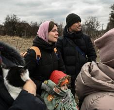 El Ministerio de Defensa de Rusia anunció este sábado un alto al fuego temporal y la apertura de corredores humanitarios que permitirán la salida de la población civil de las ciudades de Mariúpol y Volnovaja. Foto: AFP.