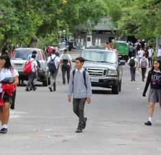 En Honduras, solo el 24 por ciento de educandos entre 15-17 años del sistema público poseía cobertura profesoral hacia 2019. Foto: EFE