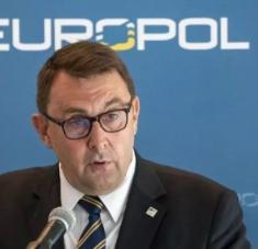 Jean-Philipe Lecouffe, vicedirector de operaciones de la Europol, ofreció detalles en conferencia de prensa sobre las detenciones, requisas e incautaciones de la operación internacional. Foto: RFI