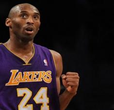 Kobe Bryant jugó 20 temporadas con Los Angeles Lakers en donde se consagró como uno de los jugadores más emblemáticos de la NBA.