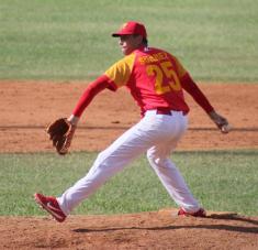 Yoel Suárez realizó un relevo largo y fue el pitcher ganador por el equipo de Matanzas en el cuarto juego de la semifinal contra Las Tunas en el estadio José Antonio Huelga, al vencer los Cocodrilos a los Leñadores 12 carreras por 7 en once entradas y empareja ahora el cotejo por el pase a la final de la 60 Serie Nacional de la pelota cubana, en Sancti Spíritus, Cuba, el 11 de marzo de 2021. ACN FOTO/Oscar ALFONSO SOSA