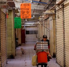 Para paliar los efectos de la contingencia sanitaria sobre la economía, el presidente ha centrado su atención en dos aspectos: los programas sociales y los créditos a las pymes. Foto: Gustavo Graf.