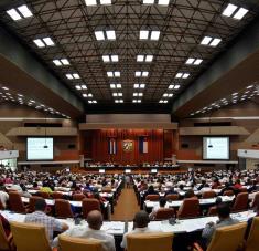 Sesión del Parlamento en el Palacio de Convenciones