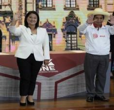 El candidato izquierdista, Pedro Castillo aspira a la presidencia por Perú Libre, mientras que Keiko Fujimori representa a Alianza Popular. Foto: EFE