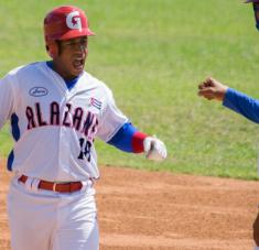 La tanda alta de los alazanes, con Raico Santos como principal bujía, ha producido la casi totalidad de las carreras en los dos primeros choques de la final.