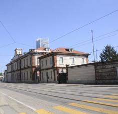 Centro hospitalario de 92 camas donde trabaja la brigada médica cubana en Turín. Se adaptó este Centro Cultural (antes taller ferroviario) para atender pacientes en tres turnos de 8 horas. Foto: Enrique Ubieta
