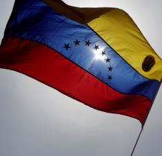 Los gobiernos han visto "progresos en la reconstrucción de las instituciones democráticas" del país suramericano. Foto: Reuters.