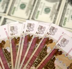 En los años 2013-2014 la participación del rublo y el yuan en las relaciones comerciales entre las dos naciones fue de un 2-3 %, según señaló el embajador ruso en Pekín, Andréi Denísov. Foto: Reuters. 