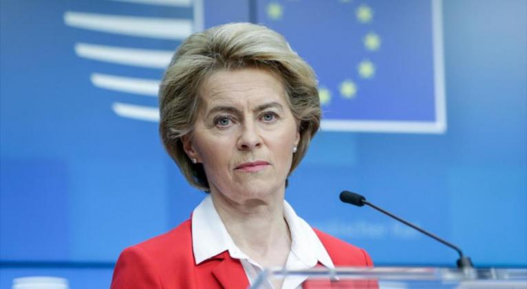 La jefa de la Comisión Europea (CE), Ursula von der Leyen, en una rueda de prensa en la sede del Consejo Europeo. Foto: AFP