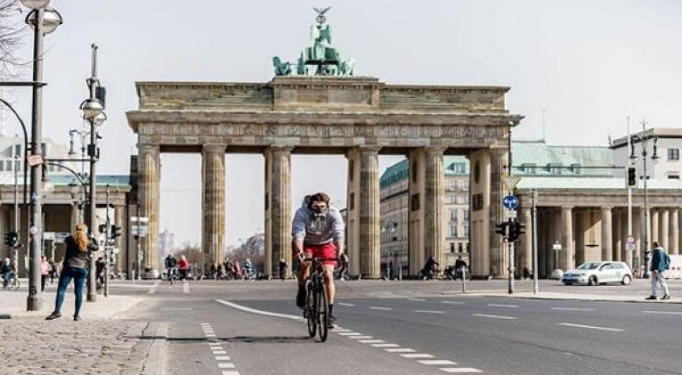 A partir del lunes próximo entrarán en vigor una nueva serie de restricciones en Alemania para hacer frente a la propagación del virus. Foto: Xinhua