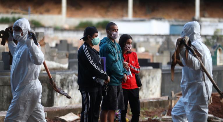 A través del mecanismo Covax, los países podrán vacunar a aproximadamente al 3 % de la población en las primeras fases y posteriormente, alcanzar el 20 % de sus habitantes. Foto: Reuters.