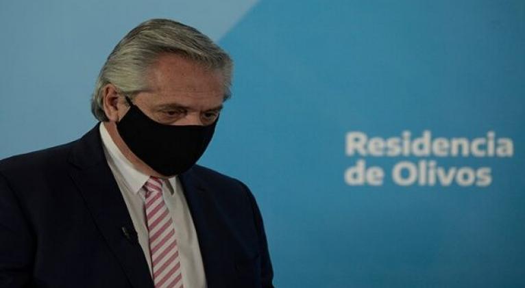 El presidente argentino llamó a la ciudadanía a mantener los cuidados y recomendaciones para evitar la propagación del coronavirus. Foto: EFE