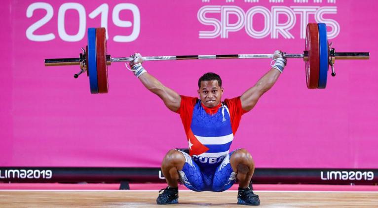 Arley Calderón lucha por inscribirse en su primera cita bajo los cinco aros. Foto: Lima 2019.