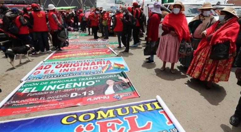 Las organizaciones políticas se lanzan en estos días finales a los cierres de camapaña. Foto: EFE