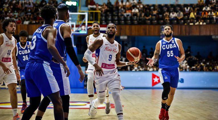 La falta de acierto en momentos clutch y el oficio de los boricuas en los ataques del uno contra uno, dieron al traste con el marcador final. Fotos: FIBA.