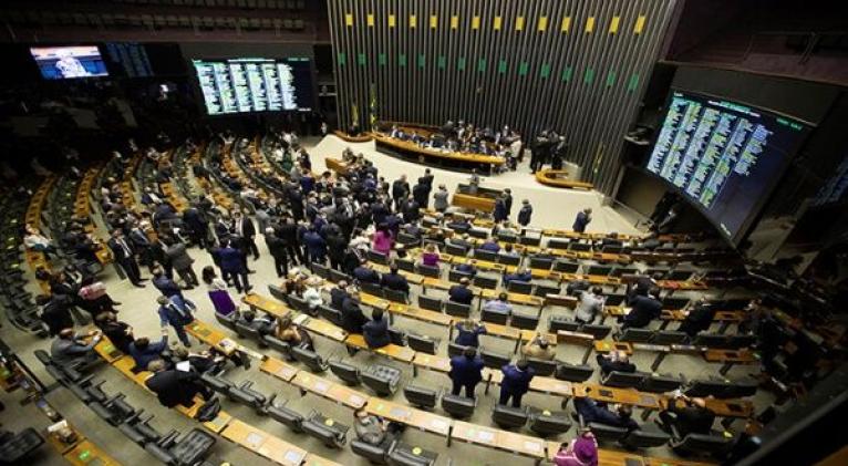 Legisladores brasileños deberán votar a favor o en contra del informe final sobre el manejo de la pandemia por parte del Gobierno brasileño. Foto: EFE