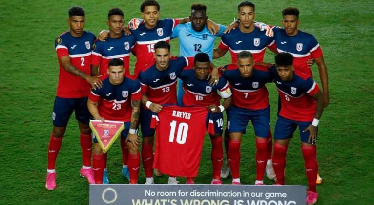 Cuban soccer player Luis Paradela plays for U.S. club without