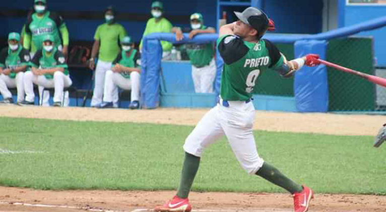 César Prieto no solo se ha convertido en líder indiscutible de cienfuegos, también lo ha sido como hombre proa en el equipo Cuba.