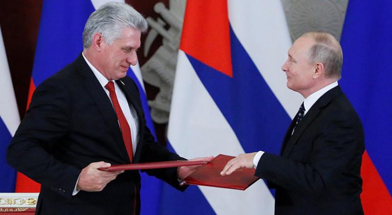 La firma por los presidentes Vladimir Putin y Miguel Díaz-Canel de la Declaración Conjunta sobre Enfoques Generales en Asuntos Internacionales, en el marco de la visita de este último a Moscú en 2018, evidencia nuestro compromiso con la formación de un orden mundial multilateral y multipolar, que refleje la pluralidad de modelos de desarrollo político, económico-social y cultural. Foto: Reuters.