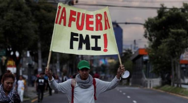 Los acuerdos con el FMI han implicado nuevos planes de austeridad y recortes sociales, que han estado seguidos de protestas populares. Foto: EFE
