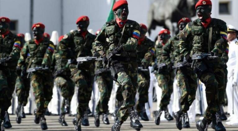 Miembros de la Fuerza Armada Nacional Bolivariana (FANB) en el Complejo Militar Fuerte Tiuna, en Caracas, capital, 10 de enero de 2019. Foto: AFP