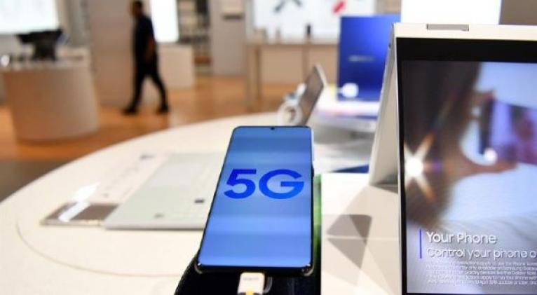 Mientras China ya tiene instaladas redes autónomas 5G, Estados Unidos estaría a años de poder disfrutar de esa tecnología, según expertos. Foto: EFE