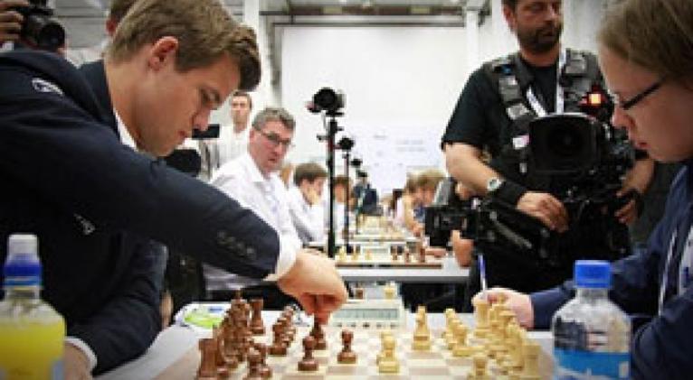 Carlsen appears but only draws in Olympiad round 2