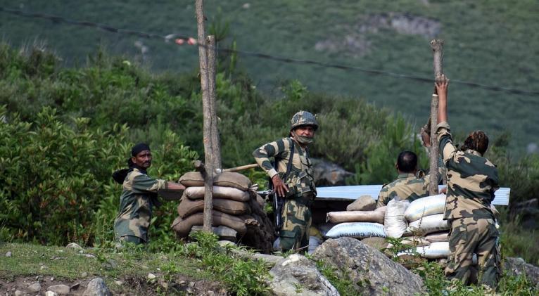 Nueva Delhi informa de que han fallecido 17 más de sus militares, los cuales resultaron "críticamente heridos" en el incidente y luego fueron "expuestos a temperaturas debajo de cero" en la zona. Foto: Gettyimages.