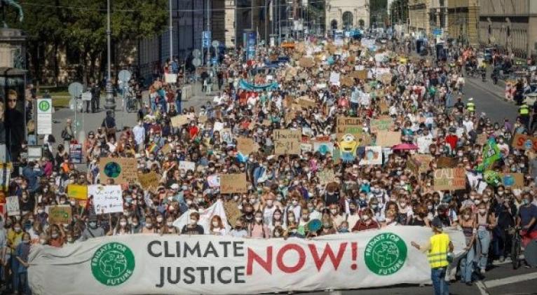 Jóvenes de Alemania, Argentina, España y diversas partes del mundo reclaman este viernes una mayor acción de los Gobiernos para reducir el impacto del cambio climático. Foto: @fff_muc