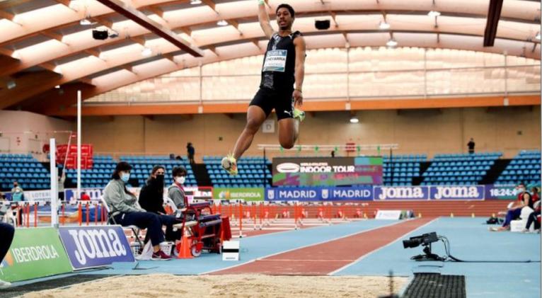 Juan Miguel se mostró imbatible, pese a estar haciendo ajustes a su técnica de salto. 