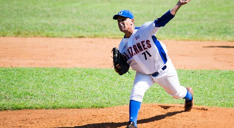 Con 41 años de edad el zurdo Leandro Martínez sigue demostrando por qué es uno de los ases del bullpen granmense.