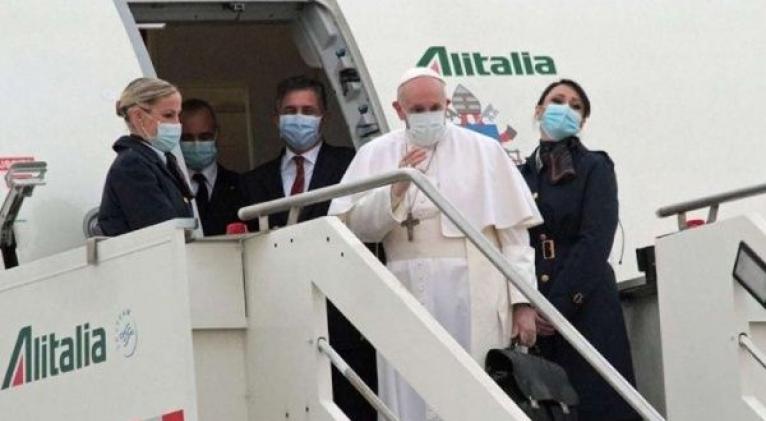 El papa Francisco arribó al aeropuerto de Bagdad a las 14H00 hora local (11.00 GMT) para iniciar su visita de tres días. Foto: EFE