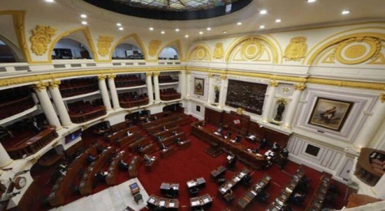 Tras aprobar por unanimidad la iniciativa para derogar la Ley, el pleno del congreso la someterá a debate y votación este viernes. Foto: @congresoperu