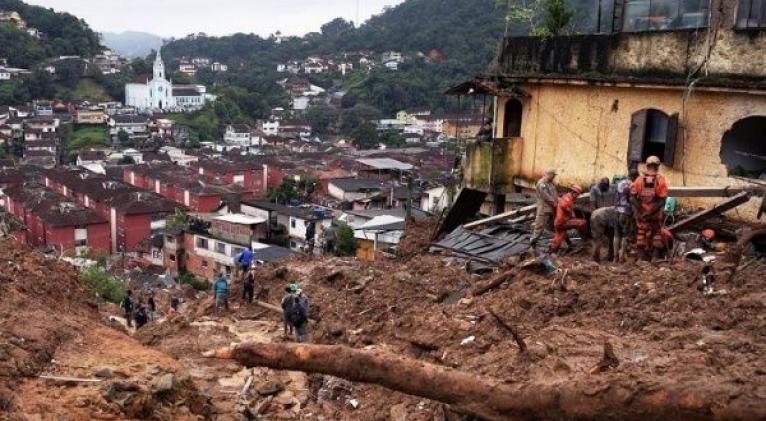 Al menos cinco personas continúan desaparecidas por lo que el número de fallecidos podría continuar aumentando en las próximas horas. Foto: El Comercio